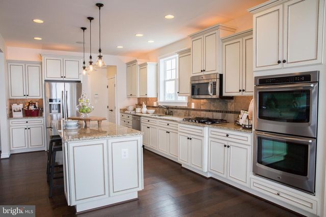 8046 FOREST GLEN DR, Pasadena, MD 21122