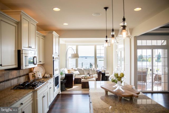 8046 FOREST GLEN DR, Pasadena, MD 21122