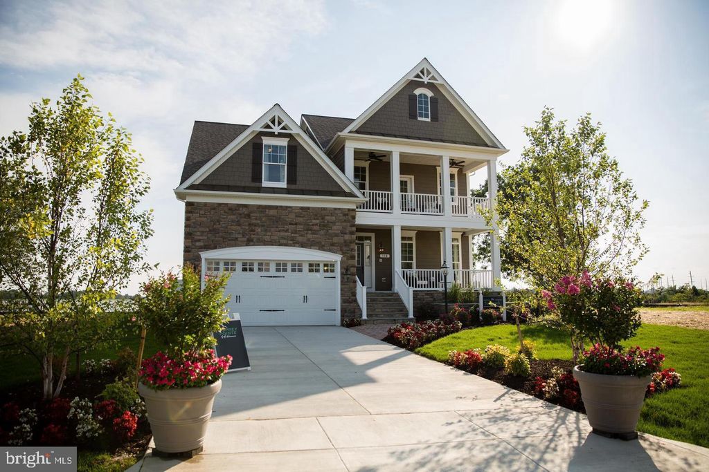 8046 FOREST GLEN DR, Pasadena, MD 21122