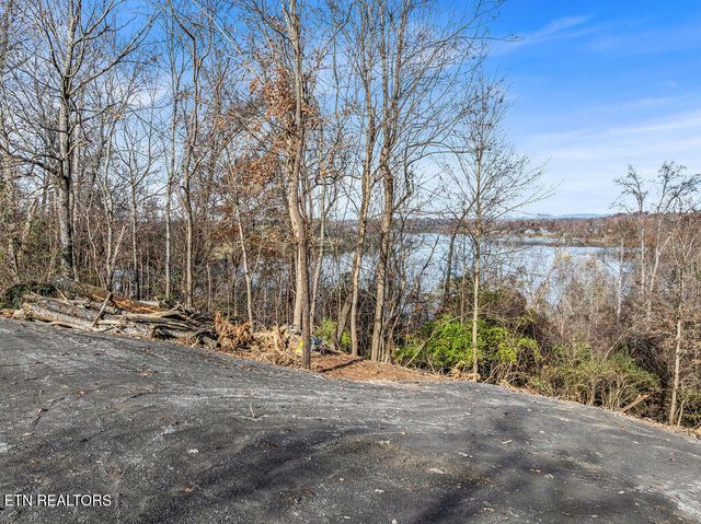 4125 Gravelly Hills Rd, Louisville, TN 37777