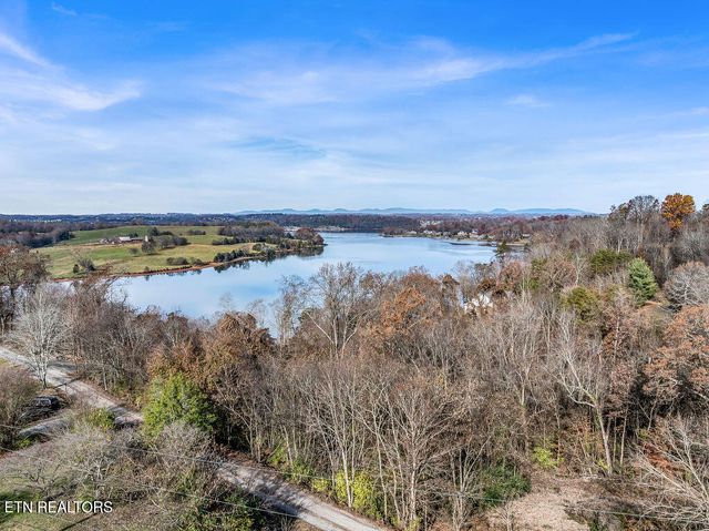4125 Gravelly Hills Rd, Louisville, TN 37777