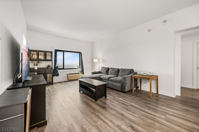 1 Carriage City Plz 1614, Rahway City, NJ 07065