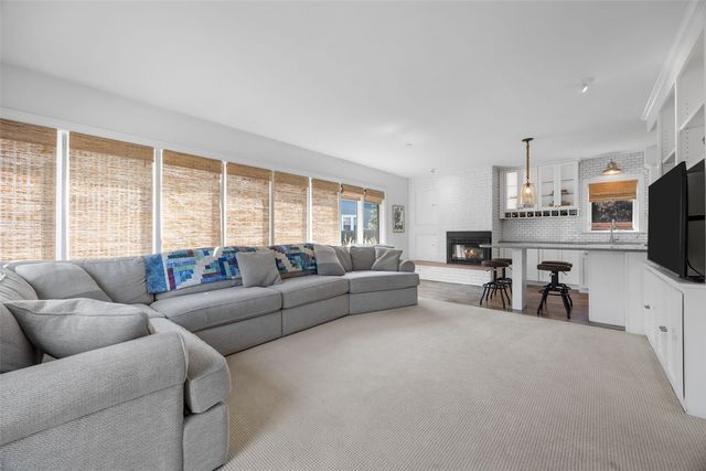 2241 Linden Drive SE, Cedar Rapids, IA 52403