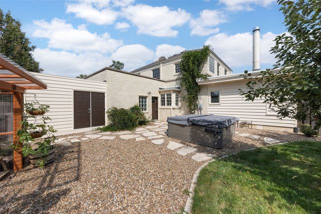 2241 Linden Drive SE, Cedar Rapids, IA 52403