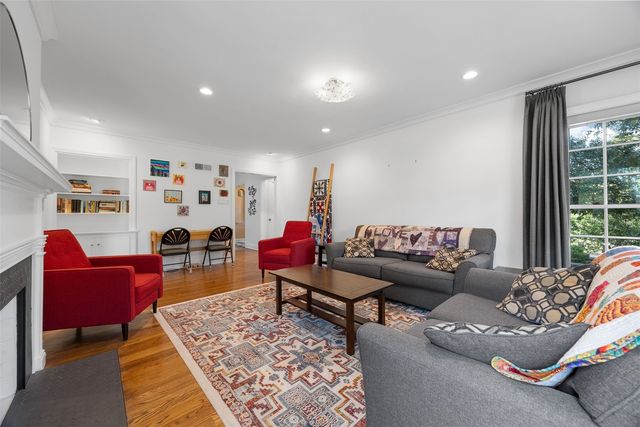 2241 Linden Drive SE, Cedar Rapids, IA 52403