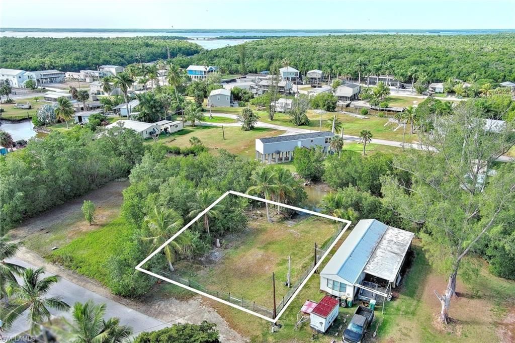 102 Egret LN, EVERGLADES CITY, FL 34139 — exterior