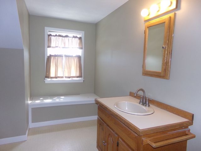 162 Middlesex Ave 1, Wilmington, MA 01887