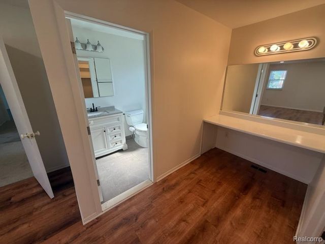 28144 Yorktown Road, Farmington, MI 48331