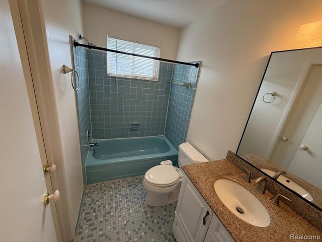 28144 Yorktown Road, Farmington, MI 48331