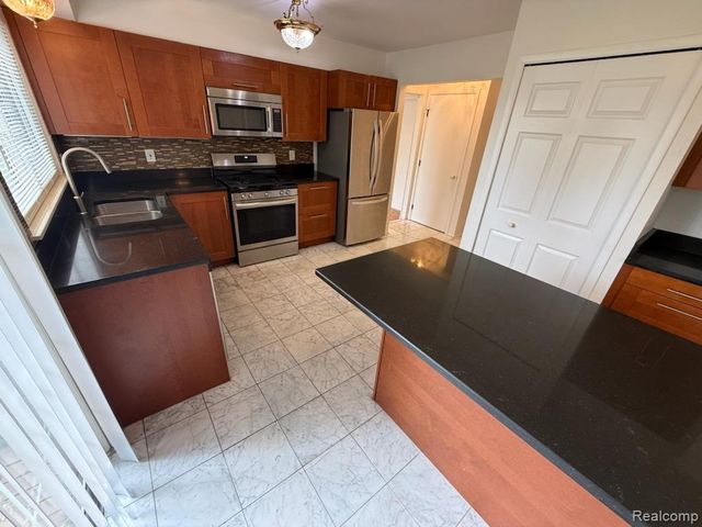 28144 Yorktown Road, Farmington, MI 48331