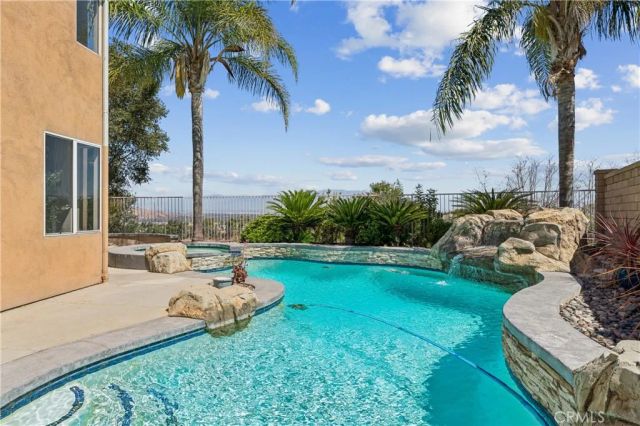 3215 Crystal Ridge Circle, Corona, CA 92882