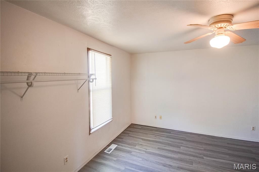 Image 15 of property listing at 3723 Franor Street, Alton, IL 62002