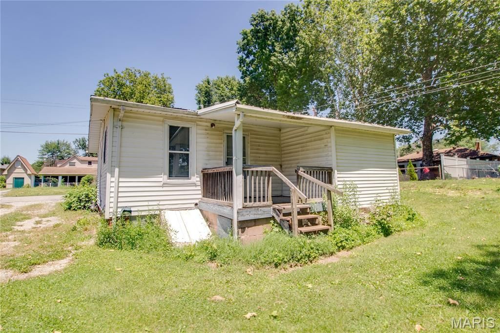 Image 21 of property listing at 3723 Franor Street, Alton, IL 62002