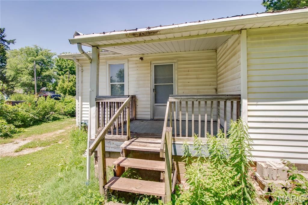 Image 23 of property listing at 3723 Franor Street, Alton, IL 62002