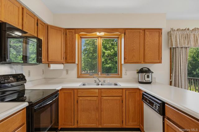 33 Dunn Lane, Poughquag, NY 12570