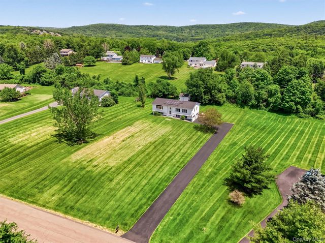 33 Dunn Lane, Poughquag, NY 12570