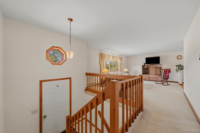 33 Dunn Lane, Poughquag, NY 12570