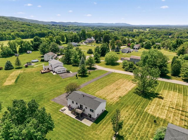 33 Dunn Lane, Poughquag, NY 12570