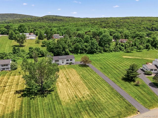 33 Dunn Lane, Poughquag, NY 12570