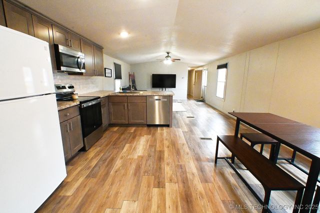 211 Wildwood, Gore, OK 74435