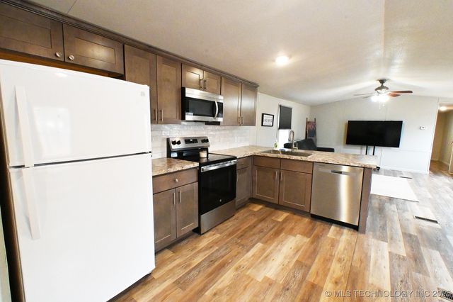 211 Wildwood, Gore, OK 74435