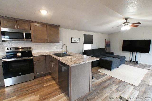 211 Wildwood, Gore, OK 74435