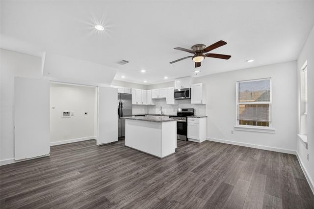8637 Peachtree Street B, Houston, TX 77016
