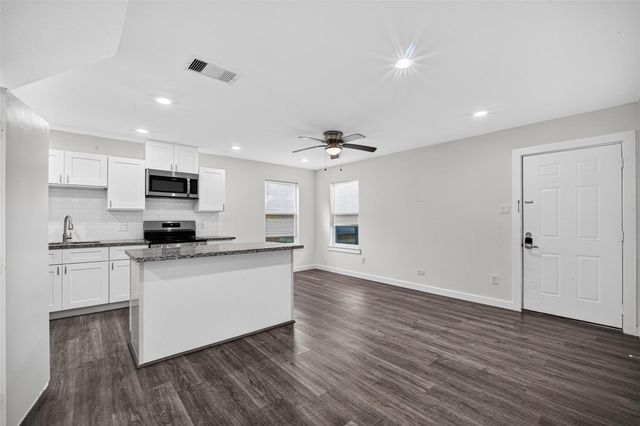 8637 Peachtree Street B, Houston, TX 77016