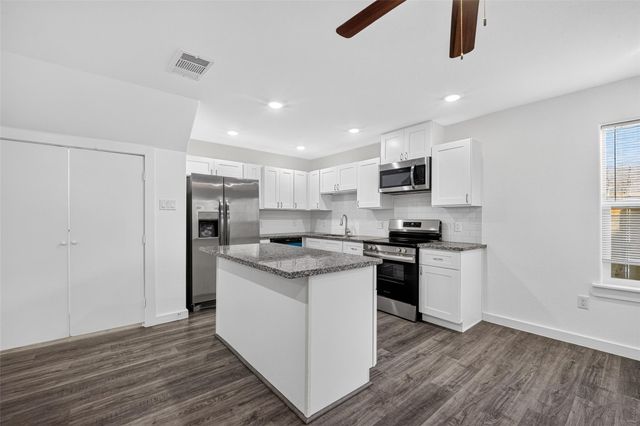 8637 Peachtree Street B, Houston, TX 77016