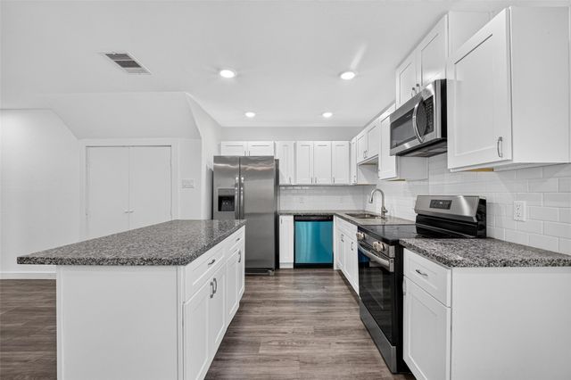 8637 Peachtree Street B, Houston, TX 77016