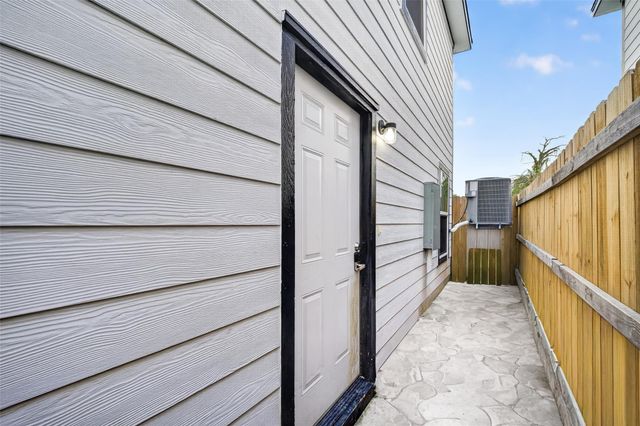 8637 Peachtree Street B, Houston, TX 77016