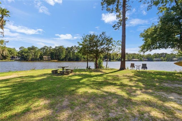 337 Riverbend Drive, Mobile, AL 36605