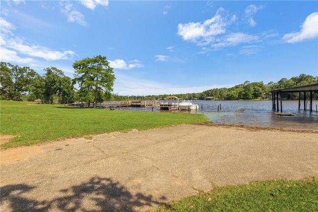 337 Riverbend Drive, Mobile, AL 36605