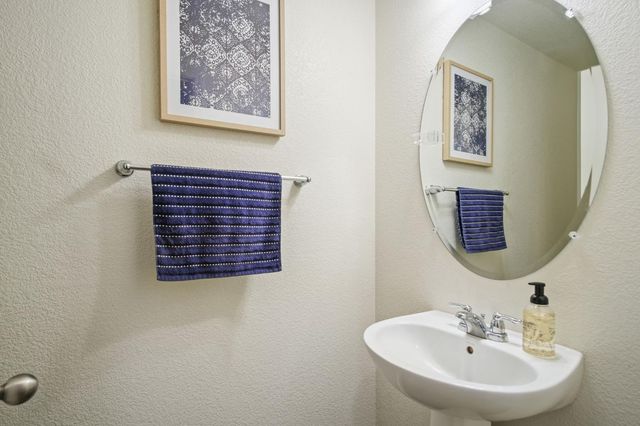 767 Day Break Way, Ceres, CA 95307