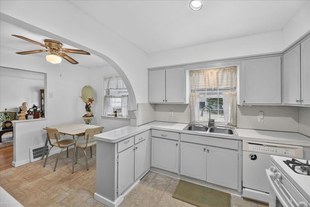 1114 Burlington Drive, Mount Clemens, MI 48043