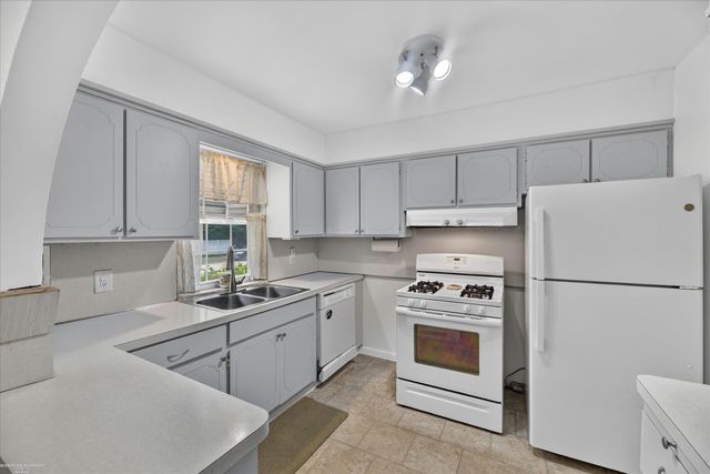 1114 Burlington Drive, Mount Clemens, MI 48043