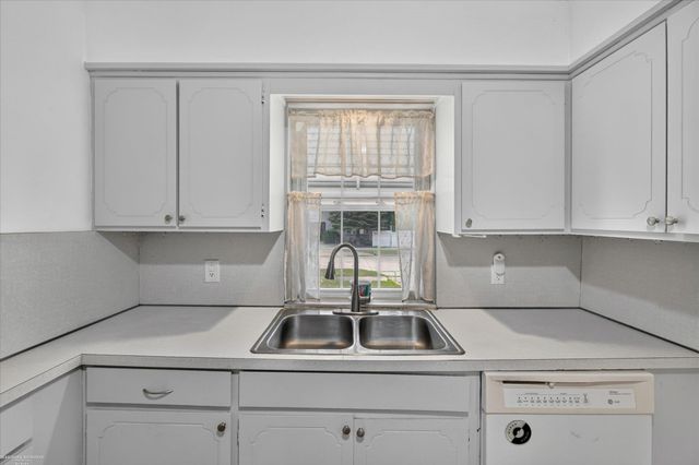 1114 Burlington Drive, Mount Clemens, MI 48043