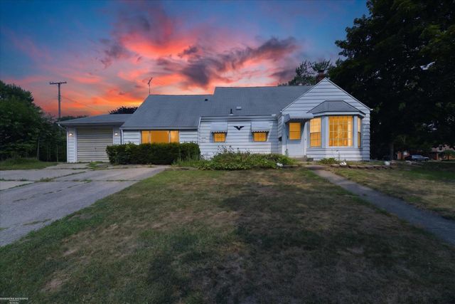 1114 Burlington Drive, Mount Clemens, MI 48043