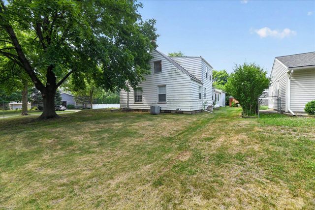 1114 Burlington Drive, Mount Clemens, MI 48043