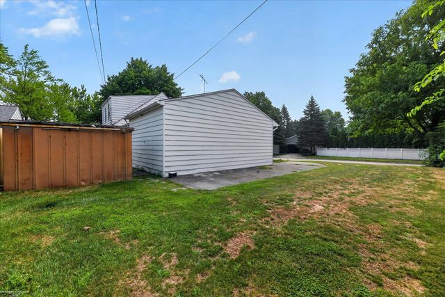 1114 Burlington Drive, Mount Clemens, MI 48043
