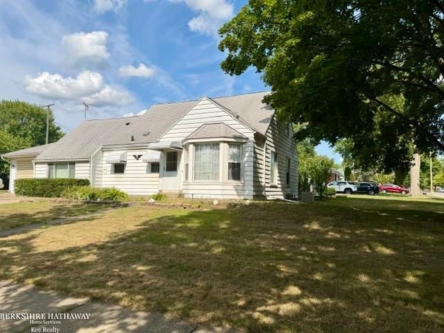 1114 Burlington Drive, Mount Clemens, MI 48043