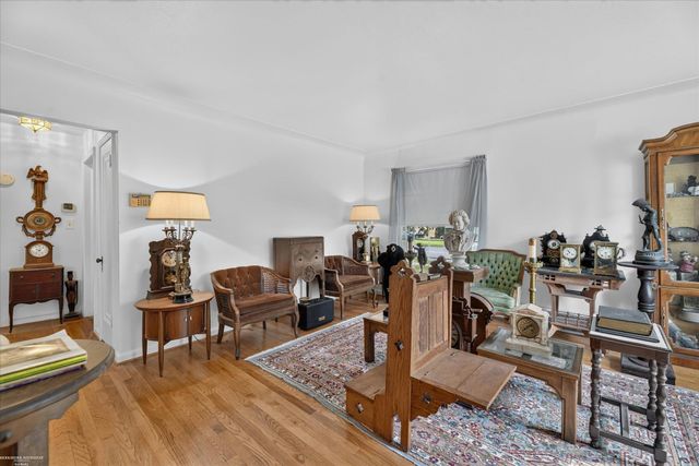 1114 Burlington Drive, Mount Clemens, MI 48043