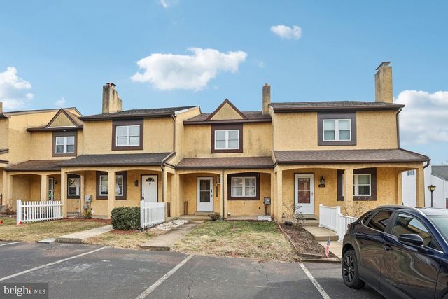 2402 WALNUT RIDGE EST, Pottstown, PA 19464