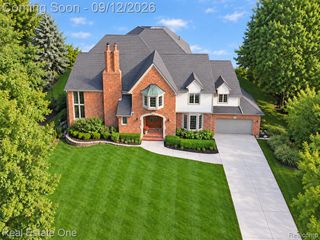 1982 Heritage Hill Court, Rochester Hills, MI 48306