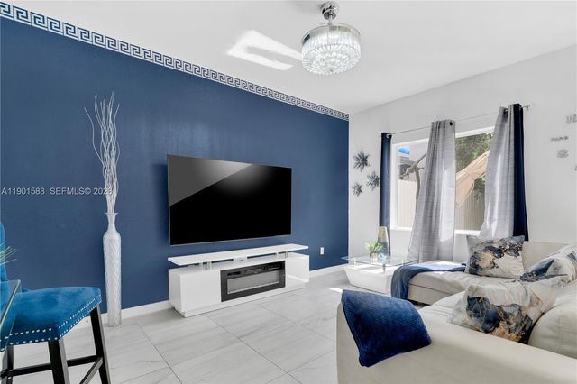 856 SE 16th Court, Homestead, FL 33034