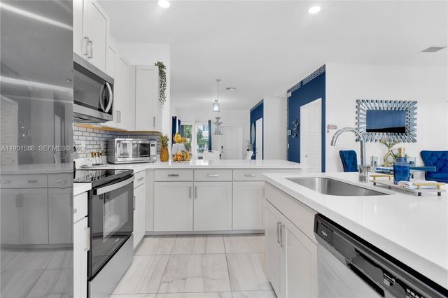 856 SE 16th Court, Homestead, FL 33034