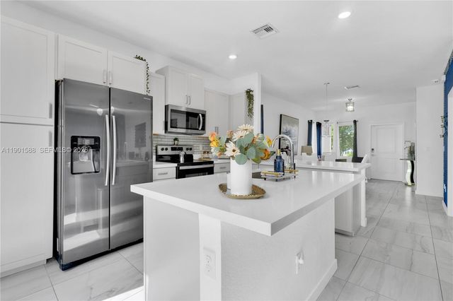 856 SE 16th Court, Homestead, FL 33034