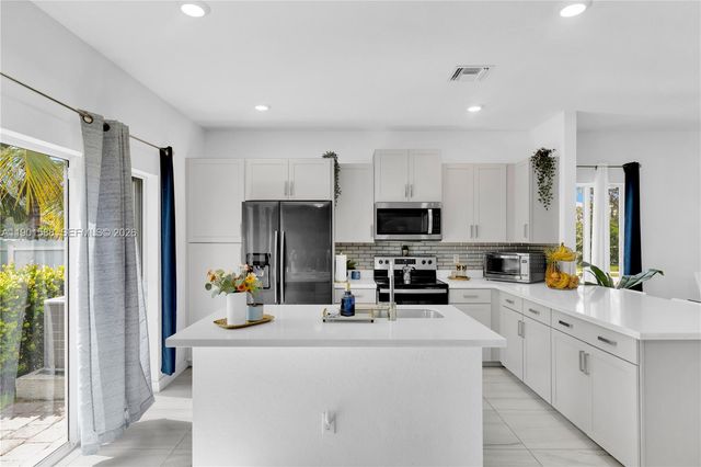 856 SE 16th Court, Homestead, FL 33034