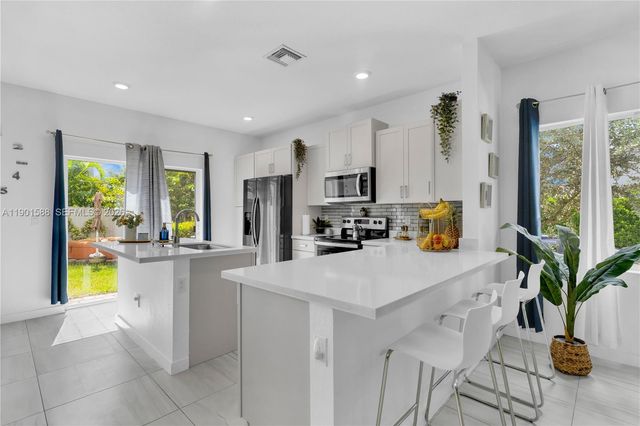 856 SE 16th Court, Homestead, FL 33034