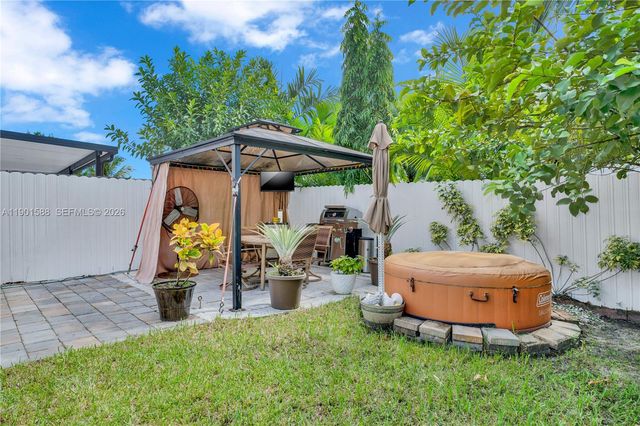 856 SE 16th Court, Homestead, FL 33034